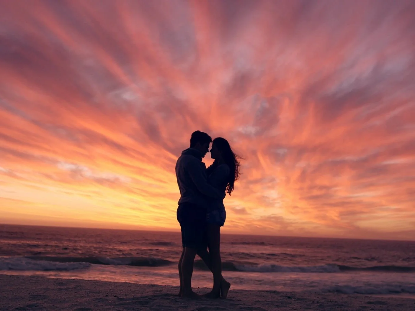 happy-couple-kissing-on-beach-at-sunset-silhouette-in-love-dating-on-honeymoon-red-dragon_4yed68tgu__F0000